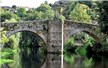 Puente románico sobre el río Arnoia
