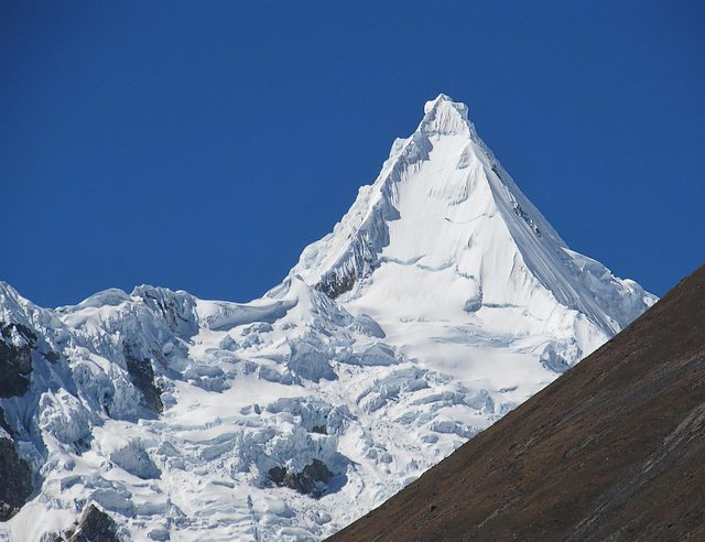 El Monte Alpamayo, en Perú