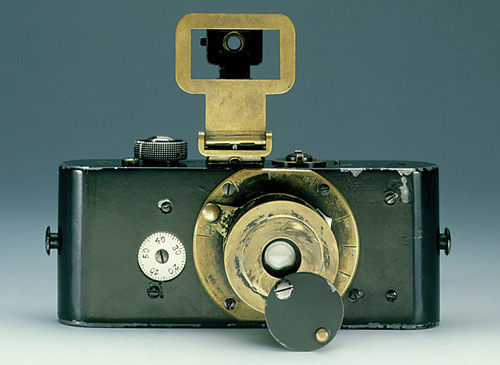 pompa recepción reporte Leica, la primera cámara compacta de 35mm